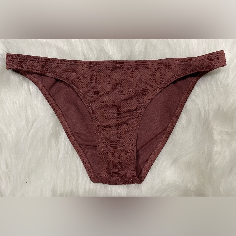 Billabong Women’s Bikini Bottoms. Brick color. Size M